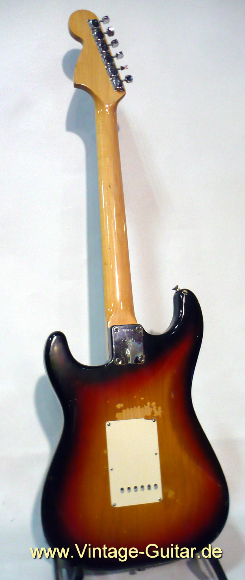 Fender Stratocaster 1971 sunburst b.jpg